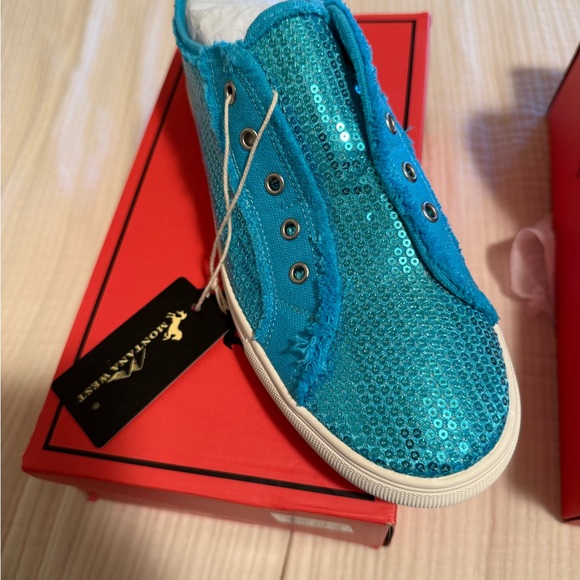 New in box Montana West slip in sequin loafers Size 10. - Picture 2 of 3